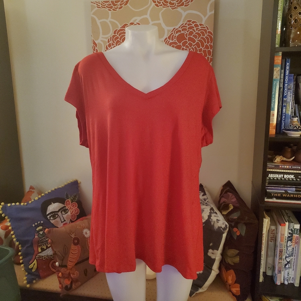 Dots Basic V Neck Tee